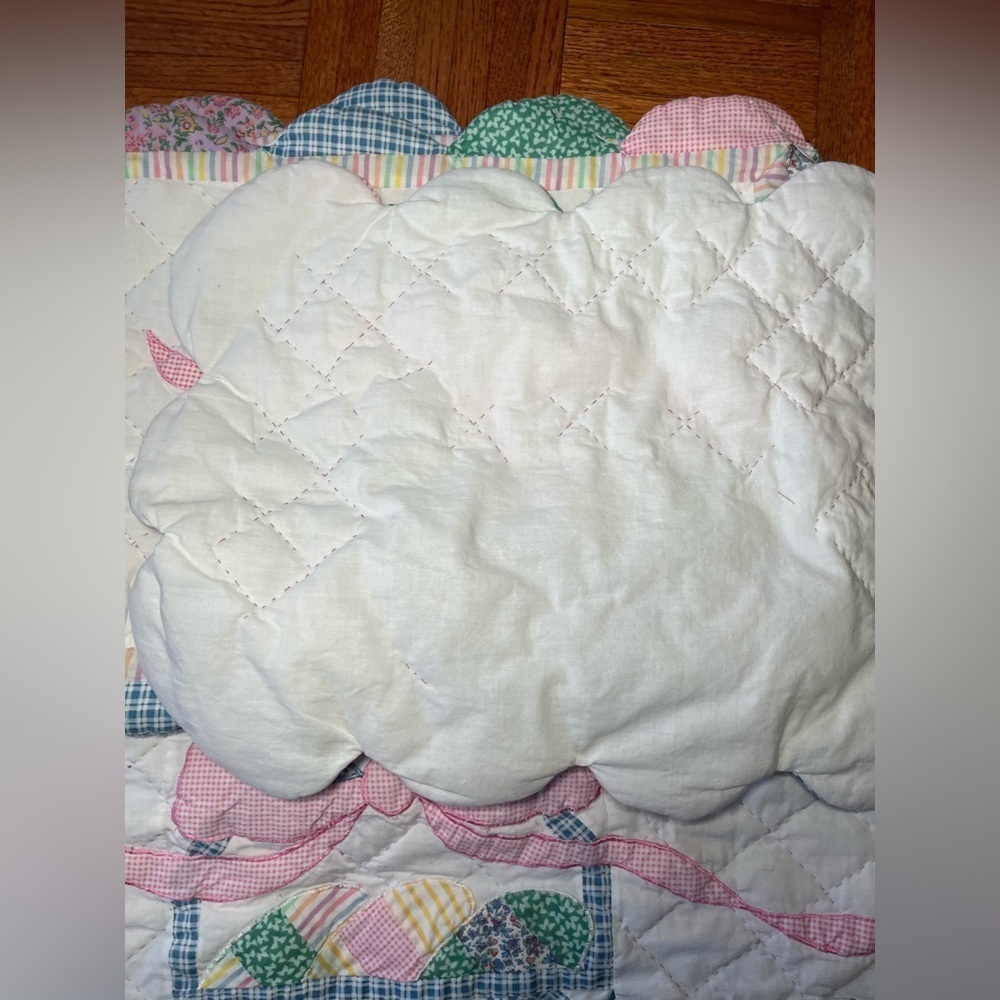 Vintage Easter Basket Scalloped Quilted Cloth Placemats and table Runner - Picture 5 of 15